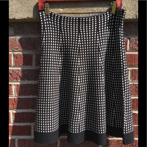Max Studio Dresses & Skirts - $4 🎈MAX STUDIOS KNIT SKIRT in BLACK & CREAM S.M/L
